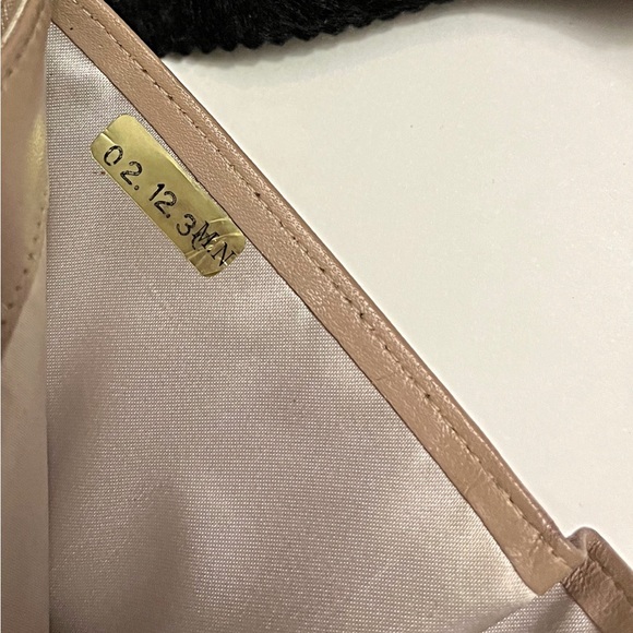 ✨GUC • CHANEL Beige New
Line Travel Bifold Wallet ✨AUTHENTIC - Picture 12 of 12
